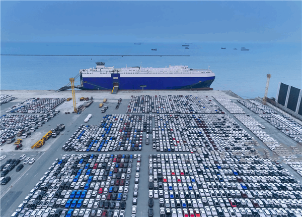 集装箱海运价格低迷，，，，，汽车海运价飙涨，，，，，滚装船运费暴涨4倍仍缺，，，，，上汽、比亚迪接连下单造船，，，，，加速出海
